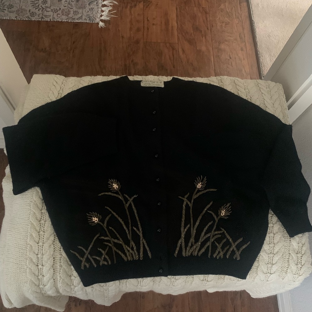 Vintage cardigan in black.